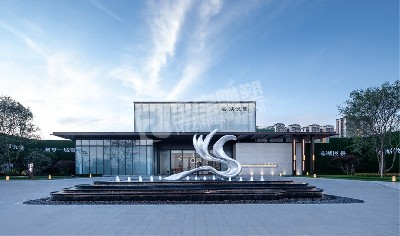 地產(chǎn)鏡面飛鳥不銹鋼雕塑定制