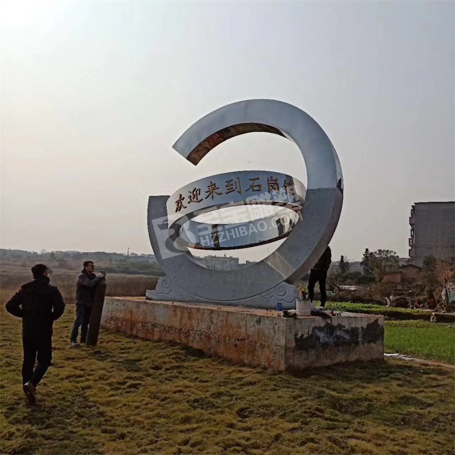 村頭建筑性標(biāo)識鏡面半圓不銹鋼雕塑定制